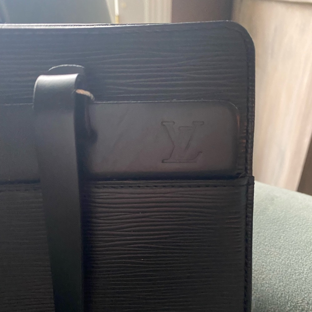 LOUIS VUITTON
Black Epi Leather Croisette PM Bag